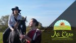 У селі на Хмельниччині росіянка з сином займається кіньми (відео)