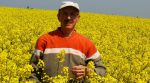 Руйнівник стереотипів: фермер з Одещини вирощує “заморські” культури у відкритому ґрунті