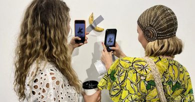 Банан приклеєний до стіни скотчем продали за 120 тисяч доларів