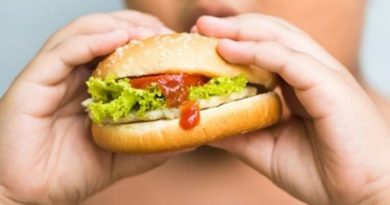 Дворічна дівчинка ледь не загинула після того як з'їла веганським бургером.