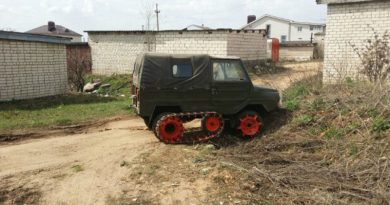 Фермер змайстрував "копач картоплі" з позашляховика ЛуАЗ