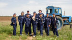 В Україні жінки стають трактористками замість мобілізованих чоловіків